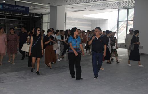 喜迎十九大，身邊看變化——我市干部賢內助、鄉(xiāng)鎮(zhèn)街道負責人參觀高鐵商務區(qū)