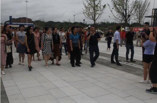 喜迎十九大，身邊看變化——我市干部賢內助、鄉(xiāng)鎮(zhèn)街道負責人參觀高鐵商務區(qū)