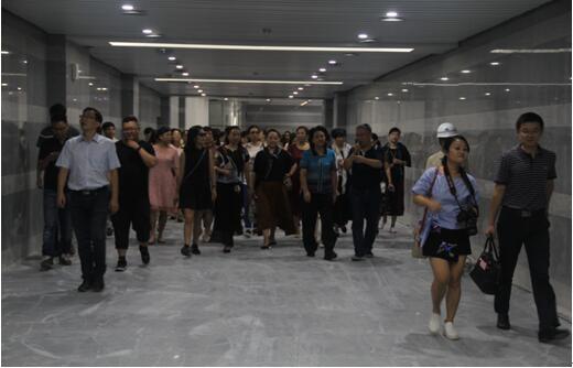 喜迎十九大，身邊看變化——我市干部賢內助、鄉(xiāng)鎮(zhèn)街道負責人參觀高鐵商務區(qū)