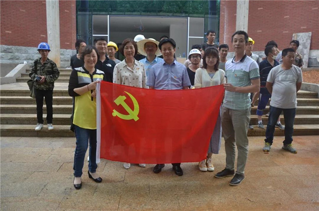 炎炎夏日送清涼，點滴關(guān)懷暖人心——城投集團各黨支部開展“送清涼”慰問一線員工活動