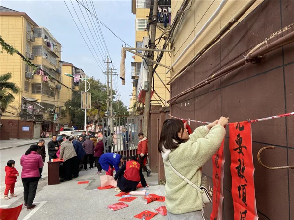 城投集團送福送春聯，社區公益活動暖人心